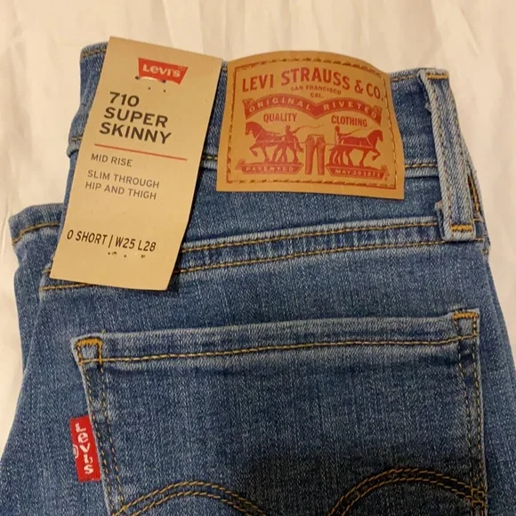 NWT Levi’s - Picture 2 of 6